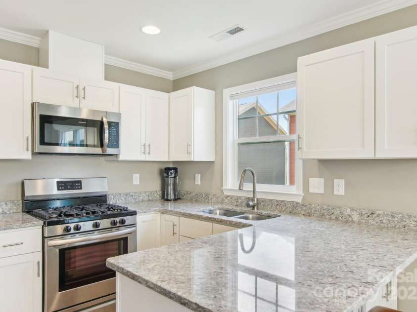 1110 Lynwood Forest Road, Arden, NC 28704.  MLS# CAR4247700, YatesRealty ID 16236. 