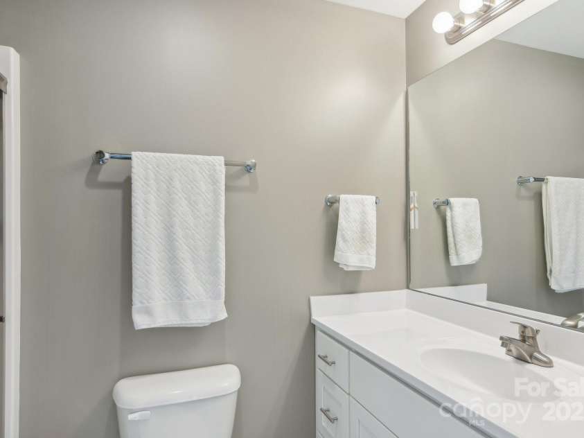 1110 Lynwood Forest Road, Arden, NC 28704.  MLS# CAR4247700, YatesRealty ID 16236. 