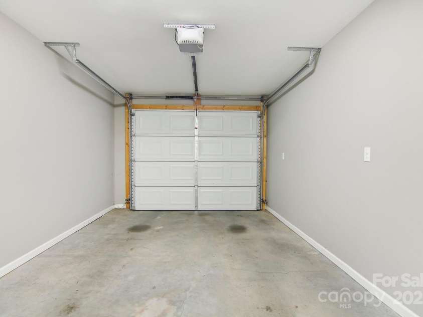 1110 Lynwood Forest Road, Arden, NC 28704.  MLS# CAR4247700, YatesRealty ID 16236. 
