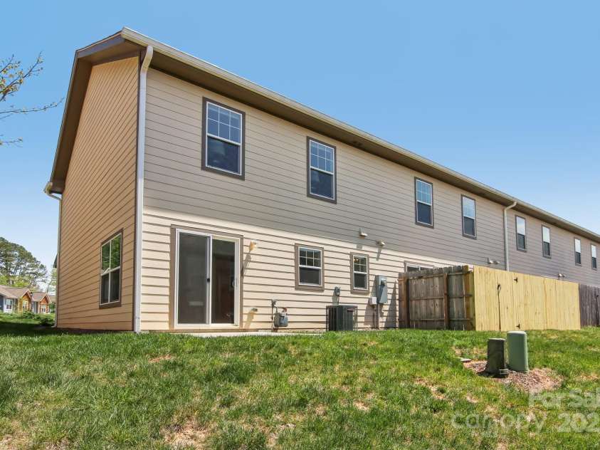 1110 Lynwood Forest Road, Arden, NC 28704.  MLS# CAR4247700, YatesRealty ID 16236. 