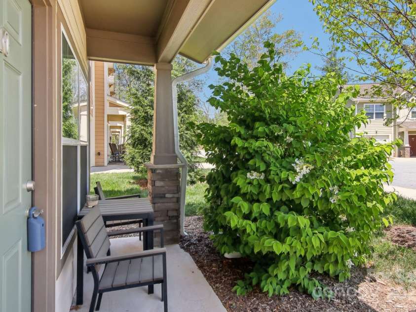 1110 Lynwood Forest Road, Arden, NC 28704.  MLS# CAR4247700, YatesRealty ID 16236. 