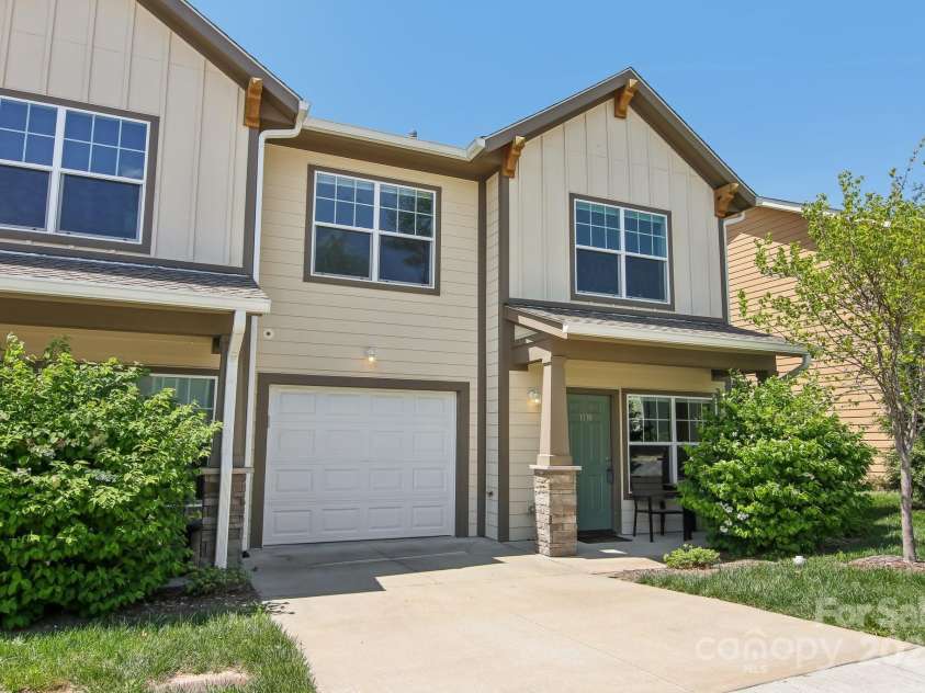1110 Lynwood Forest Road, Arden, NC 28704.  MLS# CAR4247700, YatesRealty ID 16236. Charming End Unit