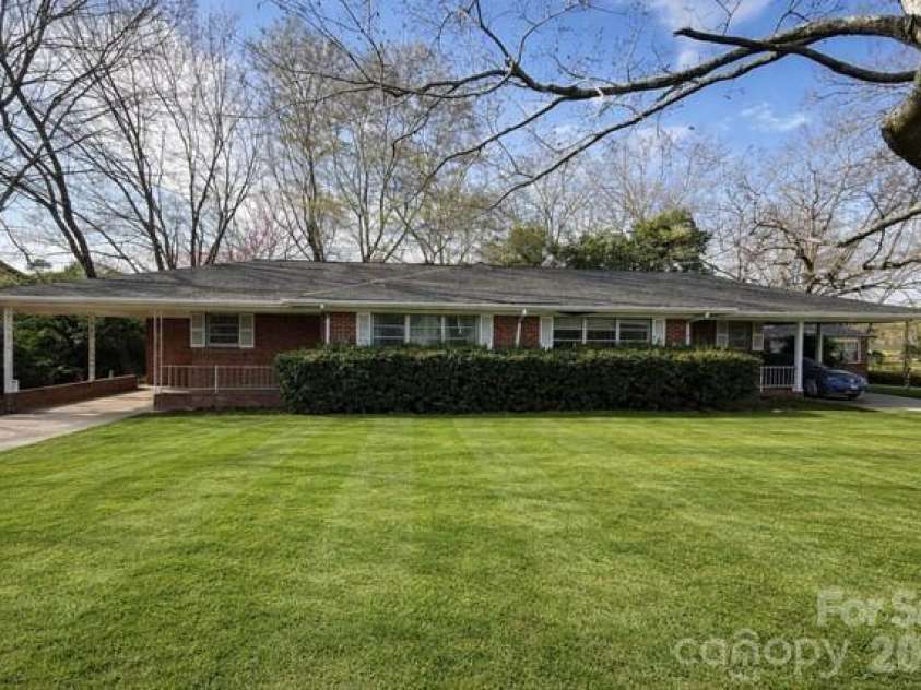 911 Hickory Grove Road, Gastonia, NC 28056.  MLS# CAR4372009, YatesRealty ID 16238. 