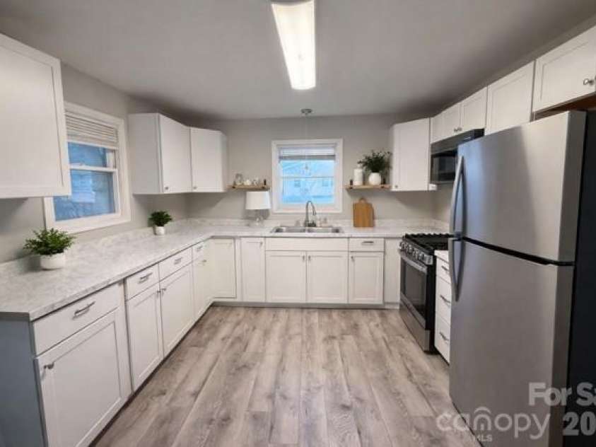 911 Hickory Grove Road, Gastonia, NC 28056.  MLS# CAR4372009, YatesRealty ID 16238. 