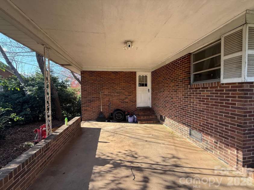 911 Hickory Grove Road, Gastonia, NC 28056.  MLS# CAR4372009, YatesRealty ID 16238. 