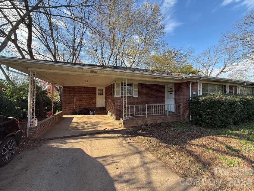911 Hickory Grove Road, Gastonia, NC 28056.  MLS# CAR4372009, YatesRealty ID 16238. 