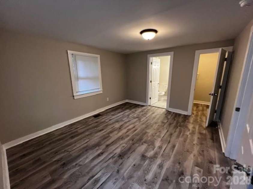 911 Hickory Grove Road, Gastonia, NC 28056.  MLS# CAR4372009, YatesRealty ID 16238. 