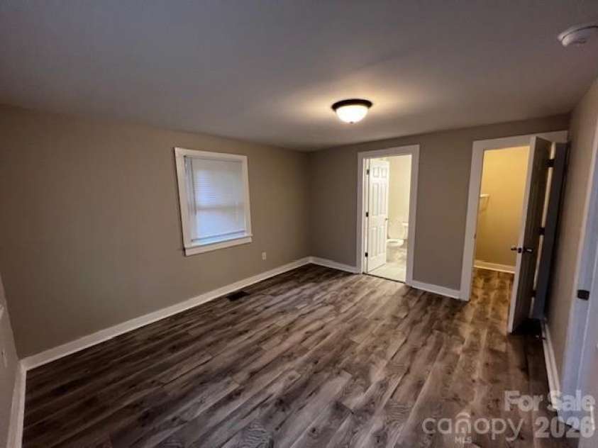 911 Hickory Grove Road, Gastonia, NC 28056.  MLS# CAR4372009, YatesRealty ID 16238. 