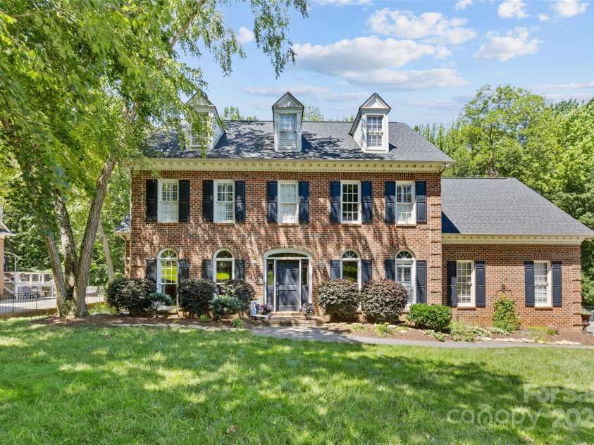 9513 Tresanton Drive, Charlotte, NC 28210.  MLS# CAR4253471, YatesRealty ID 16238. 