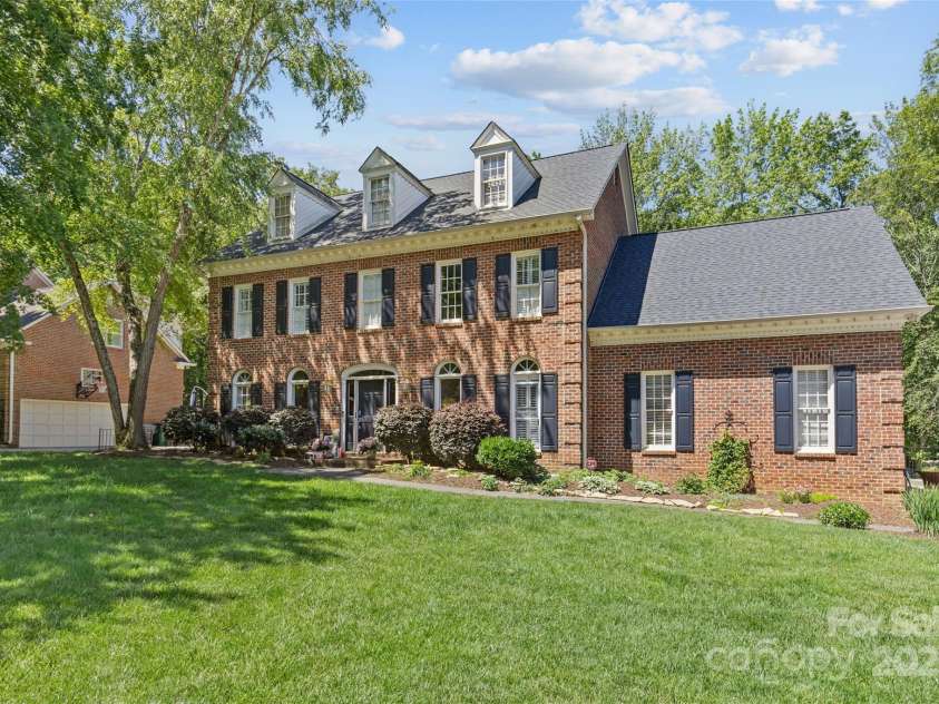 9513 Tresanton Drive, Charlotte, NC 28210.  MLS# CAR4253471, YatesRealty ID 16238. 