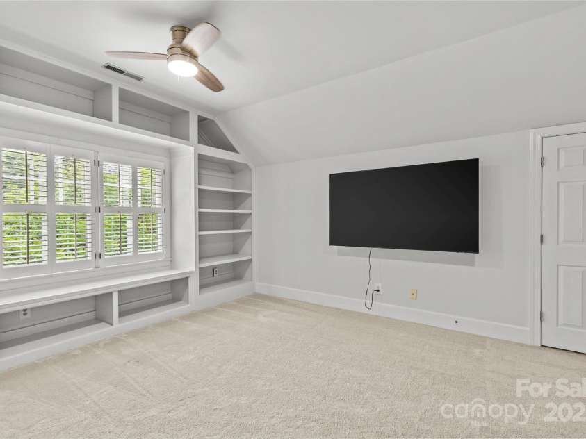 9513 Tresanton Drive, Charlotte, NC 28210.  MLS# CAR4253471, YatesRealty ID 16238. 