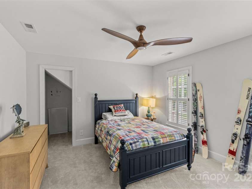 9513 Tresanton Drive, Charlotte, NC 28210.  MLS# CAR4253471, YatesRealty ID 16238. 