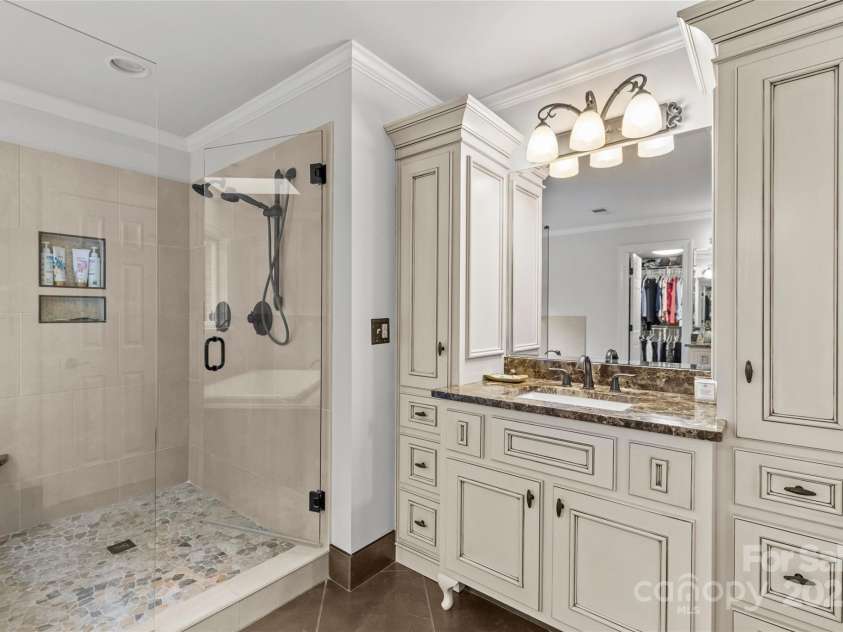 9513 Tresanton Drive, Charlotte, NC 28210.  MLS# CAR4253471, YatesRealty ID 16238. 