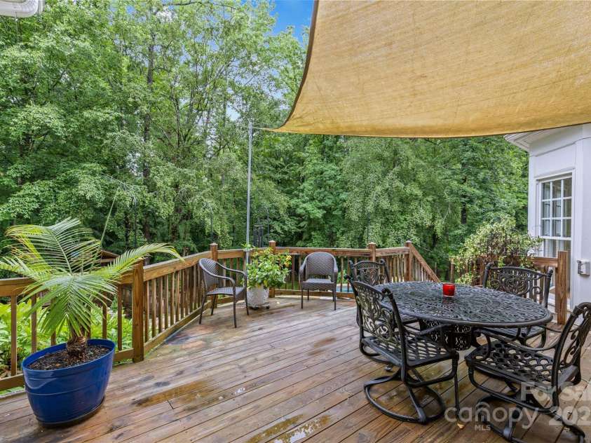 9513 Tresanton Drive, Charlotte, NC 28210.  MLS# CAR4253471, YatesRealty ID 16238. 