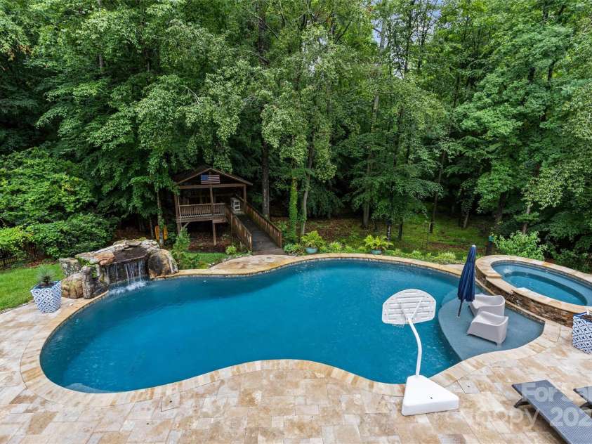 9513 Tresanton Drive, Charlotte, NC 28210.  MLS# CAR4253471, YatesRealty ID 16238. 