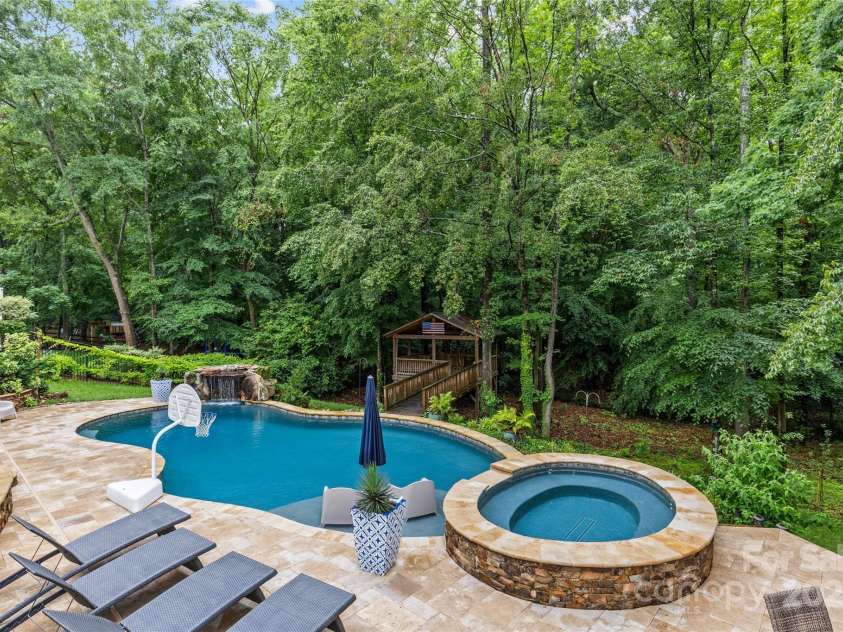 9513 Tresanton Drive, Charlotte, NC 28210.  MLS# CAR4253471, YatesRealty ID 16238. 