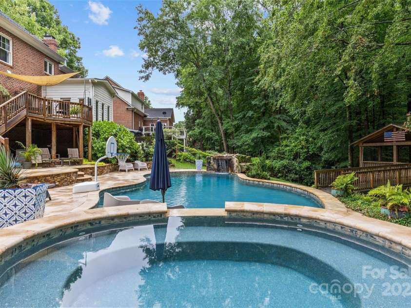 9513 Tresanton Drive, Charlotte, NC 28210.  MLS# CAR4253471, YatesRealty ID 16238. 