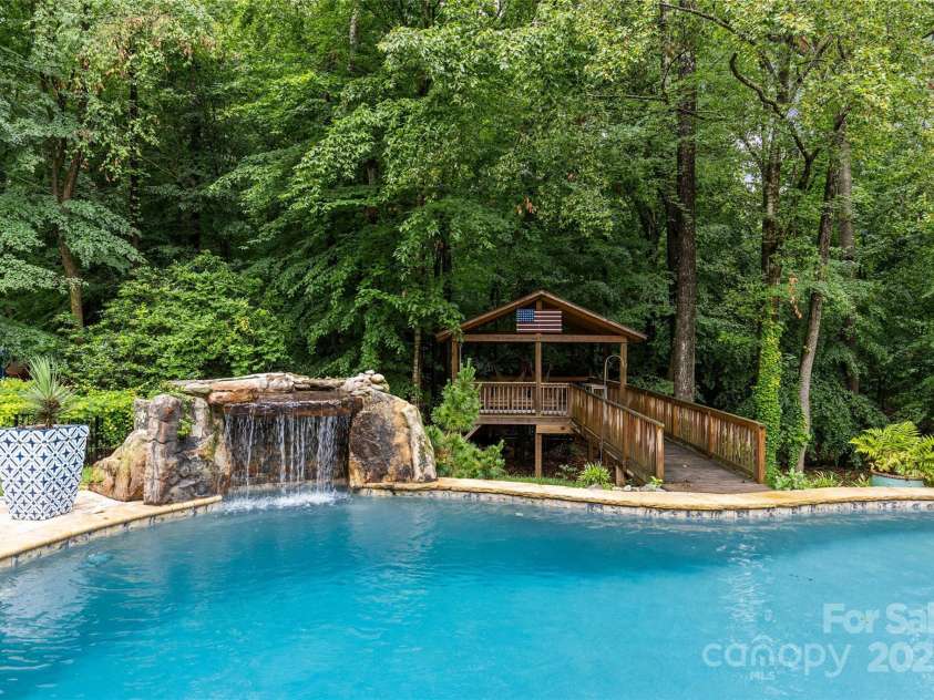 9513 Tresanton Drive, Charlotte, NC 28210.  MLS# CAR4253471, YatesRealty ID 16238. 