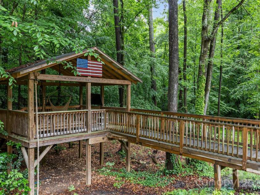 9513 Tresanton Drive, Charlotte, NC 28210.  MLS# CAR4253471, YatesRealty ID 16238. 