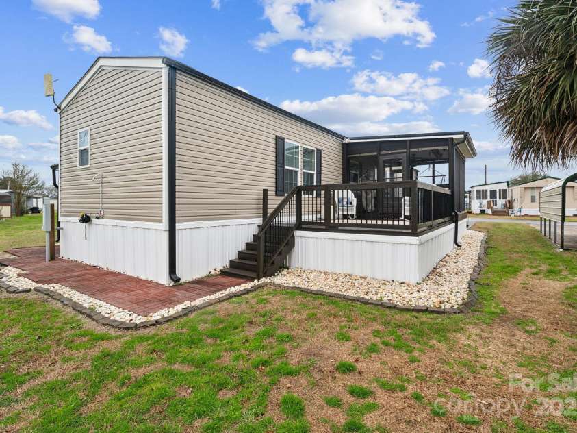 1524 Gardenia Avenue, North Myrtle Beach, SC 29582.  MLS# CAR4232774, YatesRealty ID 16239. 
