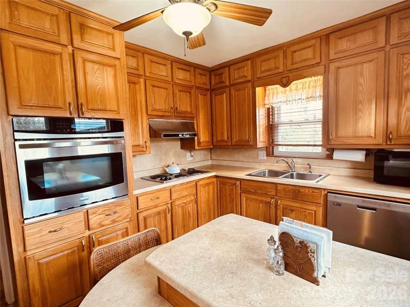 560 Russ Norris Heaton Road, Elk Park, NC 28622.  MLS# CAR4374589, YatesRealty ID 16239. 