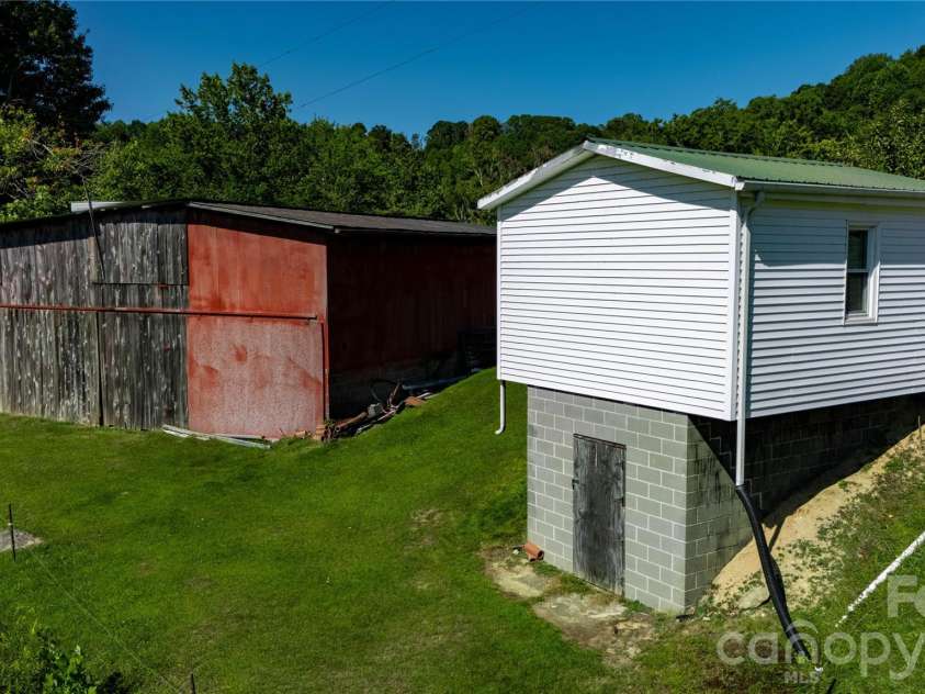 560 Russ Norris Heaton Road, Elk Park, NC 28622.  MLS# CAR4374589, YatesRealty ID 16239. 