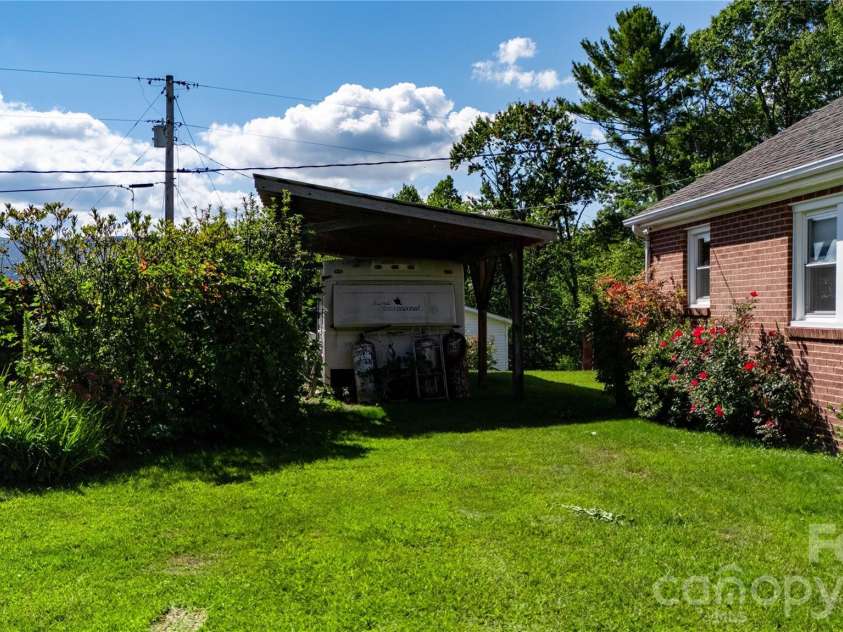 560 Russ Norris Heaton Road, Elk Park, NC 28622.  MLS# CAR4374589, YatesRealty ID 16239. 