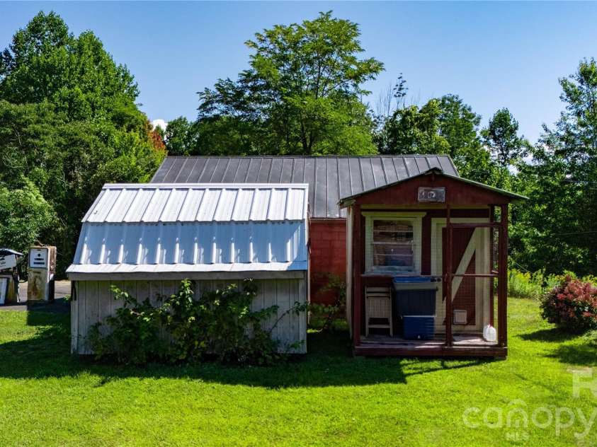 560 Russ Norris Heaton Road, Elk Park, NC 28622.  MLS# CAR4374589, YatesRealty ID 16239. 
