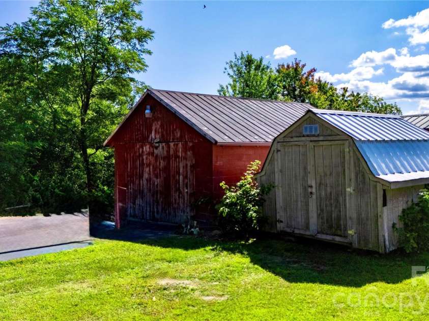 560 Russ Norris Heaton Road, Elk Park, NC 28622.  MLS# CAR4374589, YatesRealty ID 16239. 