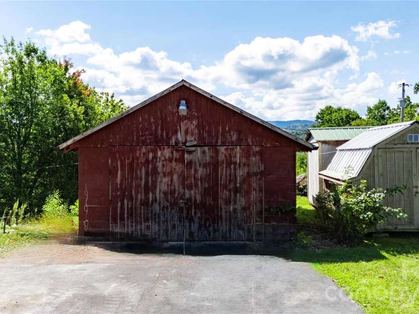 580 Russ Norris Heaton Road, Elk Park, NC 28622.  MLS# CAR4374589, YatesRealty ID 16239. 