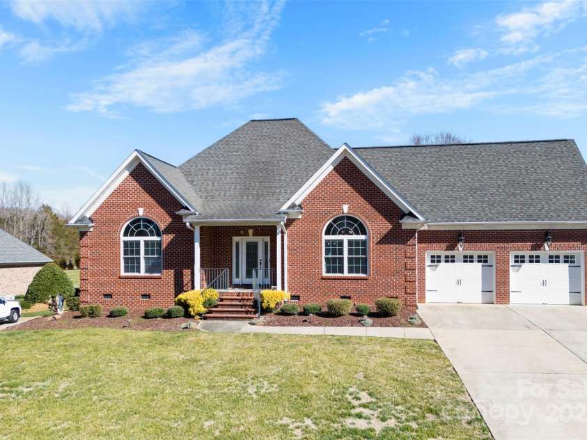 9016 Heather Trace, Gastonia, NC 28056.  MLS# CAR4227493, YatesRealty ID 1624. 