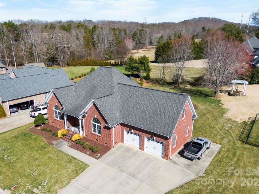 9016 Heather Trace, Gastonia, NC 28056.  MLS# CAR4227493, YatesRealty ID 1624. 