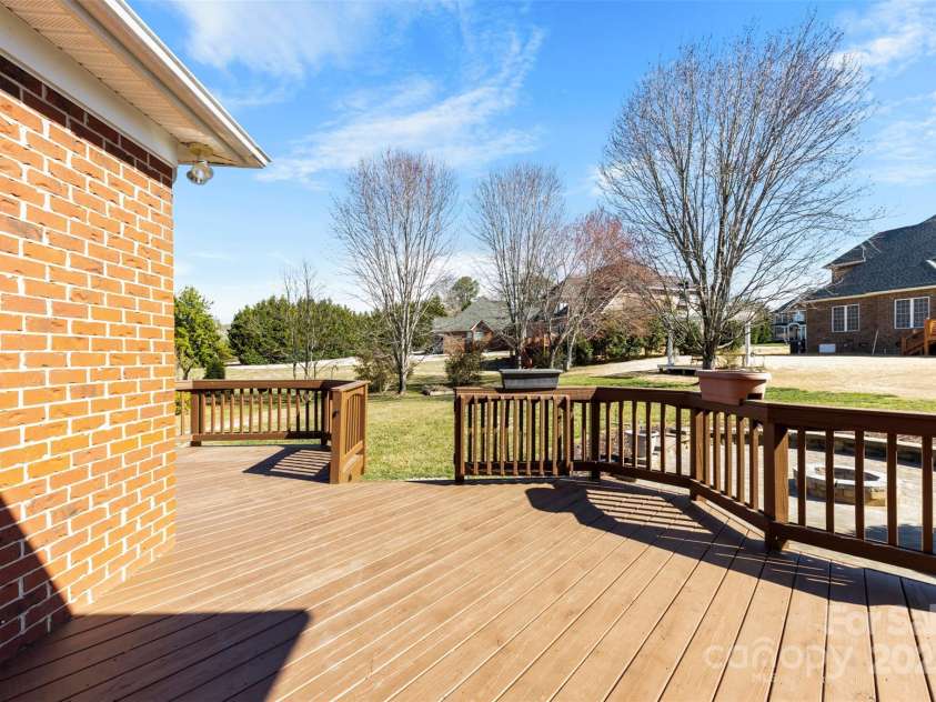 9016 Heather Trace, Gastonia, NC 28056.  MLS# CAR4227493, YatesRealty ID 1624. 