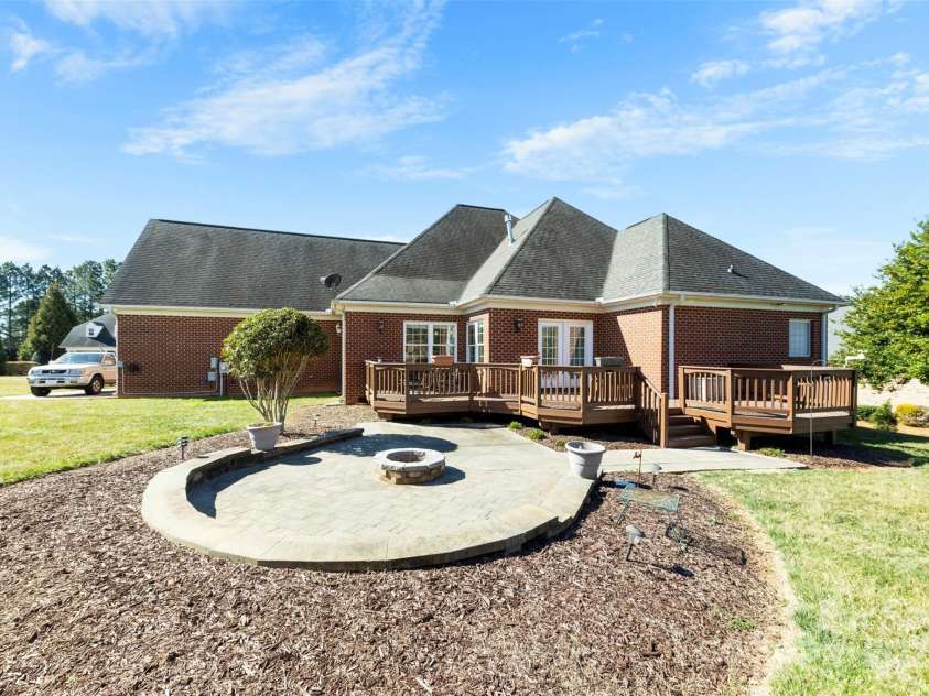 9016 Heather Trace, Gastonia, NC 28056.  MLS# CAR4227493, YatesRealty ID 1624. 