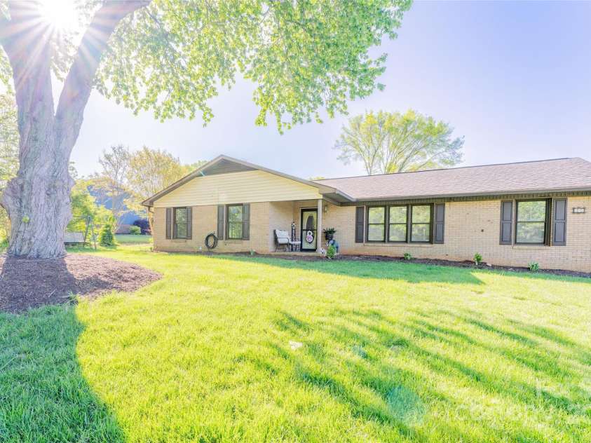 125 Southwood Park, Mooresville, NC 28117.  MLS# CAR4256817, YatesRealty ID 16240. 