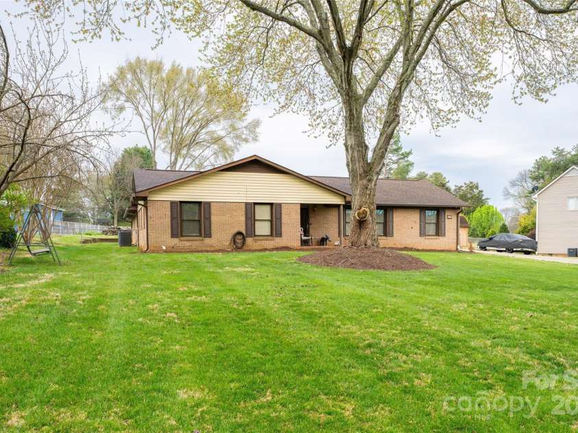 125 Southwood Park, Mooresville, NC 28117.  MLS# CAR4256817, YatesRealty ID 16240. 