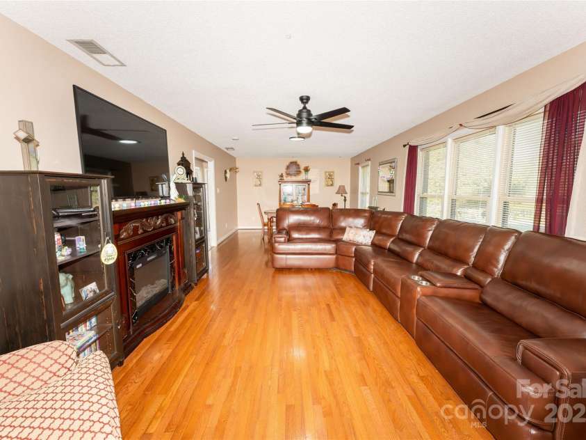 125 Southwood Park, Mooresville, NC 28117.  MLS# CAR4256817, YatesRealty ID 16240. 