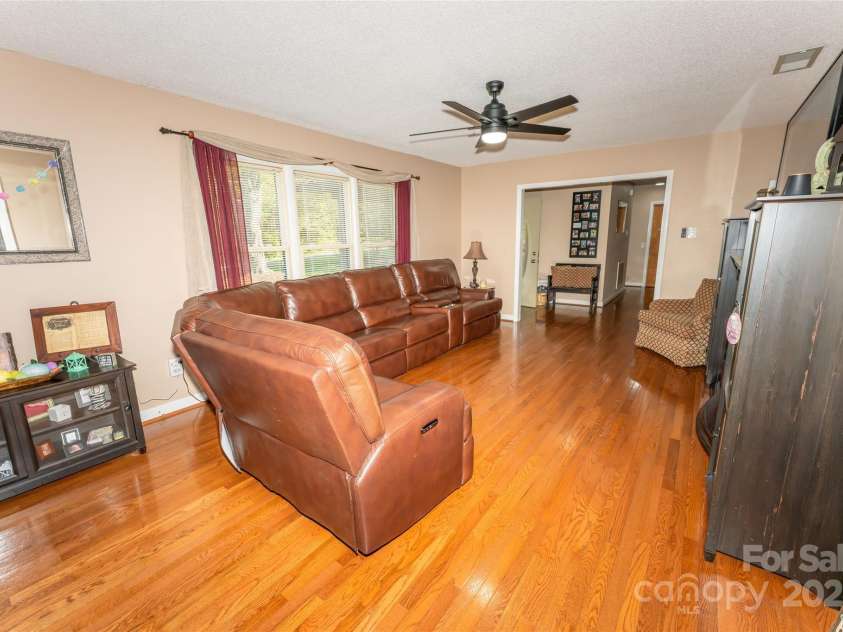 125 Southwood Park, Mooresville, NC 28117.  MLS# CAR4256817, YatesRealty ID 16240. 