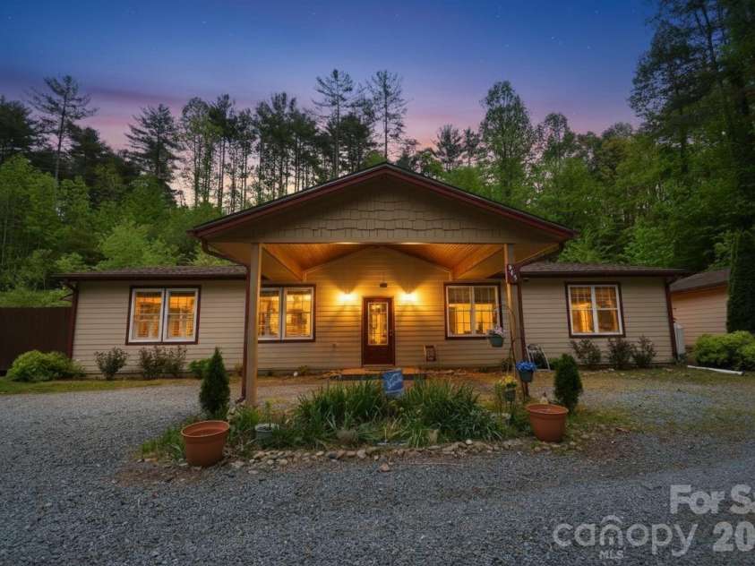 945 Country Club Road, Brevard, NC 28712.  MLS# CAR4374960, YatesRealty ID 16240. 