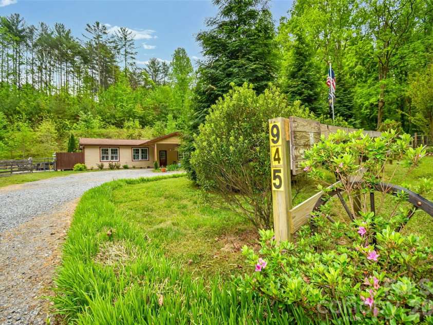 945 Country Club Road, Brevard, NC 28712.  MLS# CAR4374960, YatesRealty ID 16240. 