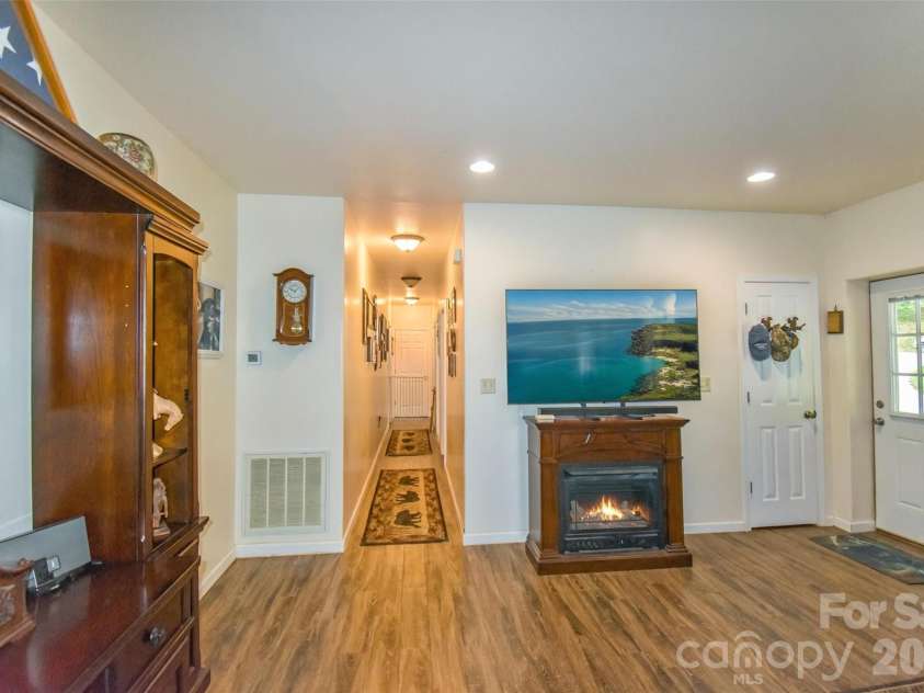 945 Country Club Road, Brevard, NC 28712.  MLS# CAR4374960, YatesRealty ID 16240. 