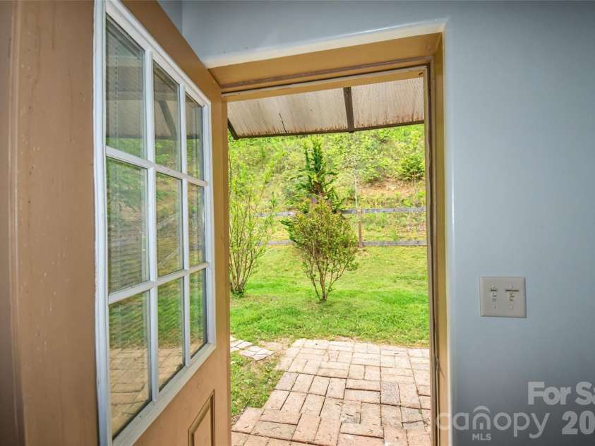 945 Country Club Road, Brevard, NC 28712.  MLS# CAR4374960, YatesRealty ID 16240. 