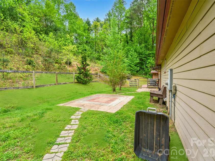 945 Country Club Road, Brevard, NC 28712.  MLS# CAR4374960, YatesRealty ID 16240. 