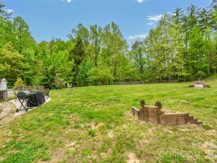 945 Country Club Road, Brevard, NC 28712.  MLS# CAR4374960, YatesRealty ID 16240. 