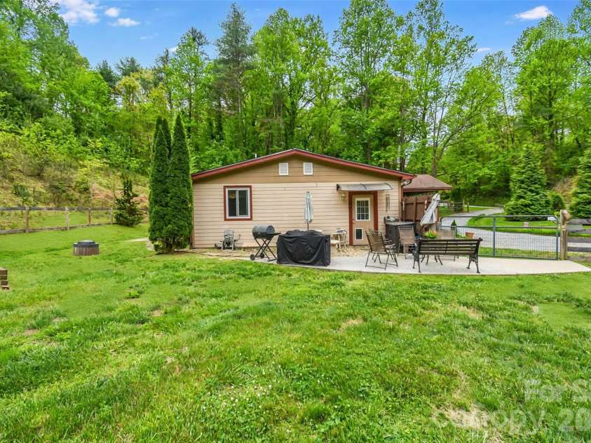 945 Country Club Road, Brevard, NC 28712.  MLS# CAR4374960, YatesRealty ID 16240. 
