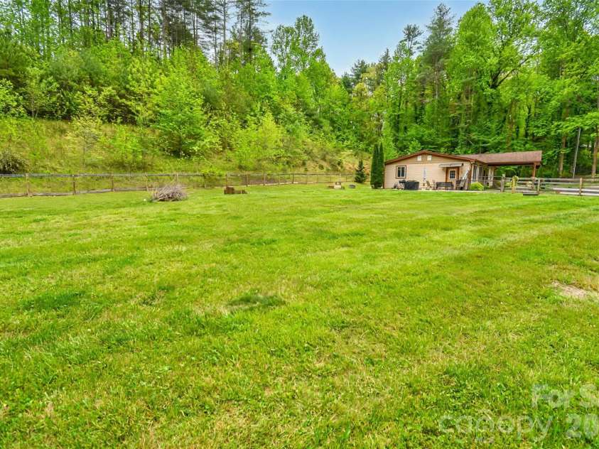 945 Country Club Road, Brevard, NC 28712.  MLS# CAR4374960, YatesRealty ID 16240. 