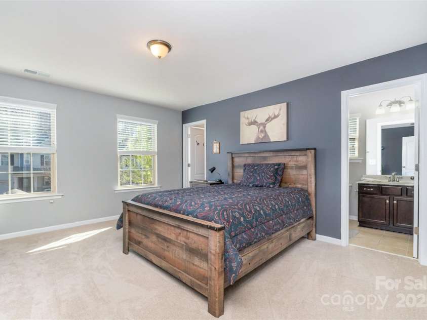 3034 Oakmere Road, Waxhaw, NC 28173.  MLS# CAR4235742, YatesRealty ID 16241. Jr. suite on Upper level with Walk-in closet and Full bathroom