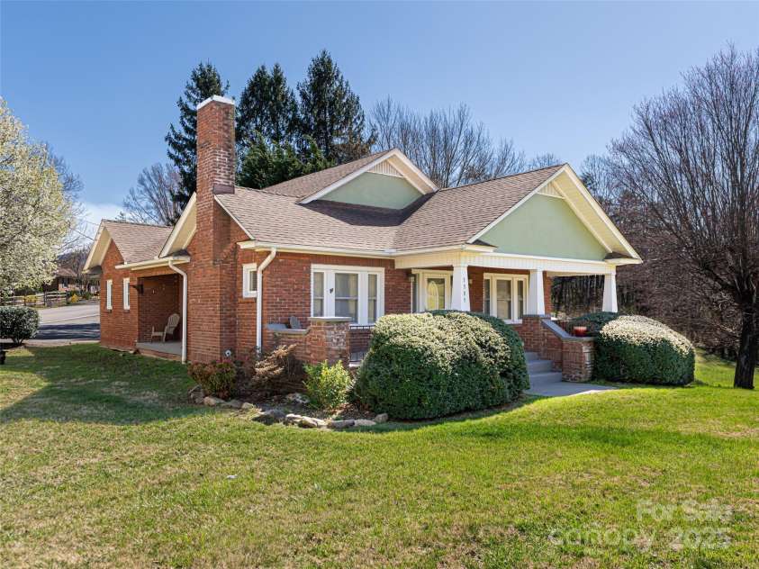1305 Pisgah Highway, Candler, NC 28715.  MLS# CAR4245961, YatesRealty ID 16242. Beautiful 1938 Craftsman Bungalow