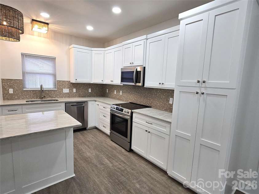 768 8th Street, Hickory, NC 28601.  MLS# CAR4375262, YatesRealty ID 16242. 