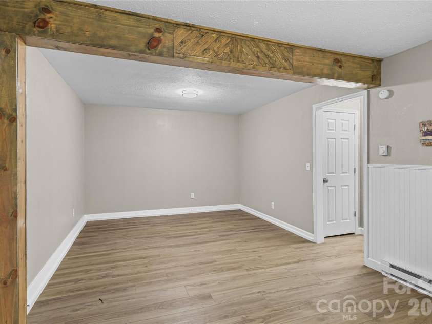 659 Salisbury Road, Hendersonville, NC 28792.  MLS# CAR4375304, YatesRealty ID 16244. 